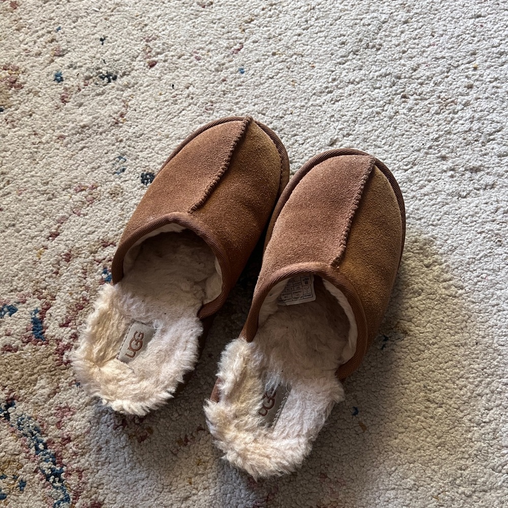 UGG Keegan Slipper Unisex Size 1